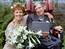 Svatební fotografie Stephena Hawkinga s jeho druhou enou Elaine z roku 1995