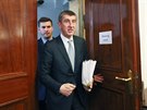 Premiér Andrej Babi pichází na schzi snmovního bezpenostního výboru, kde...