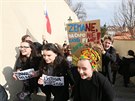Studenti protestují bhem pochodu na Praský hrad (15. bezna 2018)
