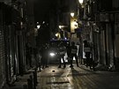 panltí policisté blokují ulici v Madridu