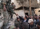 Syrský prezident Baár Asad se ve východní Ghút setkal s vojáky a obyvateli,...