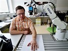 Ludk alud vede laborato robotiky ve vdeckém centru CEITEC v Brn. Jejím...