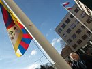 Zástupci msta vyvsili u Magistrátu msta Hradec Králové tibetskou vlajku v...