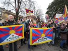 Shromádní na podporu lidských práv v Tibetu ped ínskou ambasádou v Praze