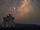 Za pomocným dalekohledem AT2 na observatoi Paranal se djí vci...