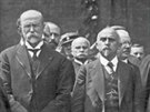 Na snímku z 1. července 1922 stojí Alois Rašín po levici T .G. Masaryka. Sešli...