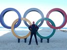 Ve fotoalbu Marka Čecha nechybí snímek s pěti olympijskými kruhy na pláži v...