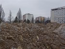 Ve Vrchlick� ulici v Jihlav� se kv�li budouc� v�stavb� bytov�ch dom� demoluje...