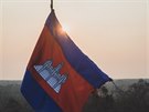 Kambodská vlajka ve svtle zapadajícího slunce