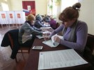 lenové komisí po celém Rusku pipravovali místnosti na volbu prezidenta. (17....