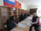 lenové komisí po celém Rusku pipravovali místnosti na volbu prezidenta. (17....