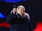 Znovuzvolený ruský prezident Vladimir Putin slaví se svými píznivci vítzství...