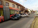 Trolejbus v Otrokovicch naboural sedm zaparkovanch aut. (19.3.2018)