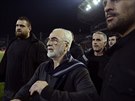 Ivan Savvidis, majitel PAOK Solu, vbhl s bodyguardy na hit pi utkání s...