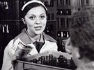 Lenka Termerová v seriálu ena za pultem (1977)