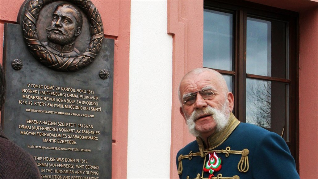 Při odhalování pamětní desky maďarského hrdiny Norberta Ormaiho se v jeho...