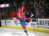 Kapitn Washingtonu Alexandr Ovekin slav svj 600. gl v NHL.
