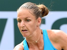 Karolína Plíšková dobíhá míček v osmifinále turnaje v Indian Wells.