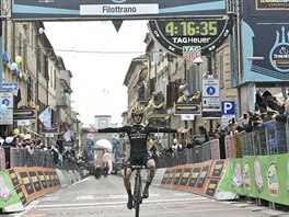 Adam Yates dojel v zvren pt etap Tirrena-Adriatica na prvnm mst,...