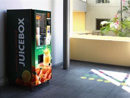 Firma Juicebox dodává do firem, kol, hotel i wellness center automaty na...