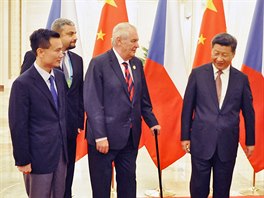 Miloš Zeman představil čínskému prezidentovi Si Ťin-pchingovi svého poradce Jie...