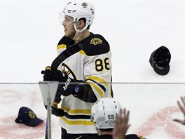 David Pastrk z Bostonu krtce pot, co zavril svj prvn hattrick v NHL.