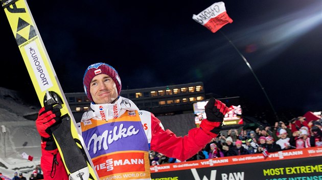 Kamil Stoch se usmv po triumfu v Lillehammeru.
