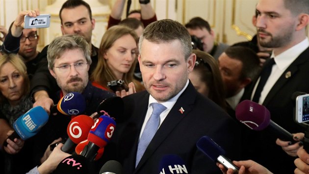 Slovenský vicepremiér Peter Pellegrini hovoří s novináři po jednání s prezidentem Andrejem Kiskou. (15.3.2018)