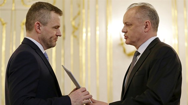 Slovensk prezident Andrej Kiska (vpravo) jmenoval Petera Pellegriniho novm slovenskm pedsedou vldy (15.3.2018)