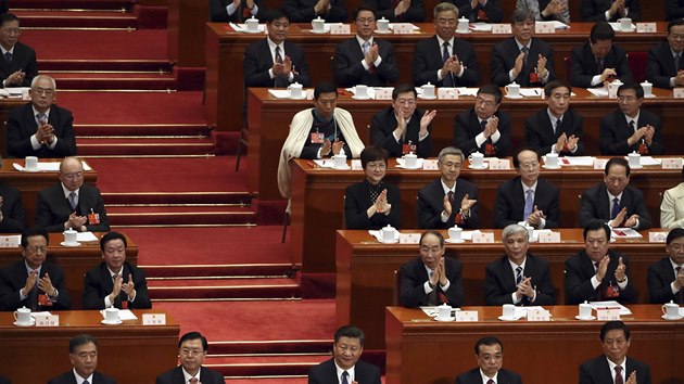 Plenární zasedání čínského parlamentu schválilo změnu ústavy, která umožní současnému prezidentovi Si Ťin-pchingovi vládnout časově neomezeně (11. března 2018).