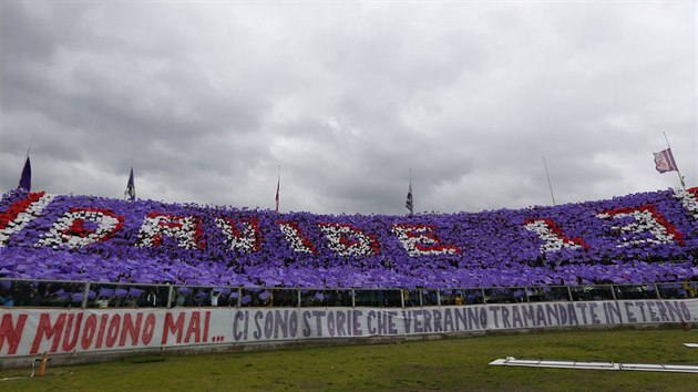 Fanouci Fiorentiny uctili pamtku zemelho kapitna Davida Astoriho.