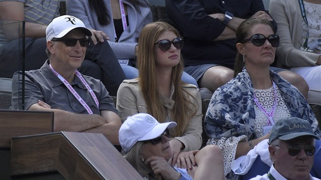 Semifinlov utkn tenisovho turnaje v Indian Wells mezi Rogerem Federerem a Bornou oriem si nenechal ujt ani Bill Gates (vlevo).