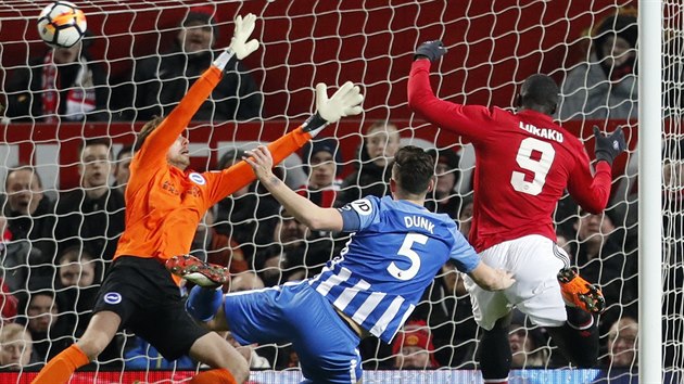 Romelu Lukaku z Manchesteru United otevřel skóre pohárového utkání proti Brightonu.