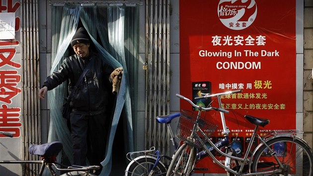 Reklamy na kondomy nejsou v Číně výjimečné. Přesto však zemi sužují pohlavní choroby jako syfilis.