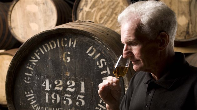 Bhem zrn se obas ochutnv, whisky se ze sudu dostv speciln pipetou, vysvtluje Ian McDonald.