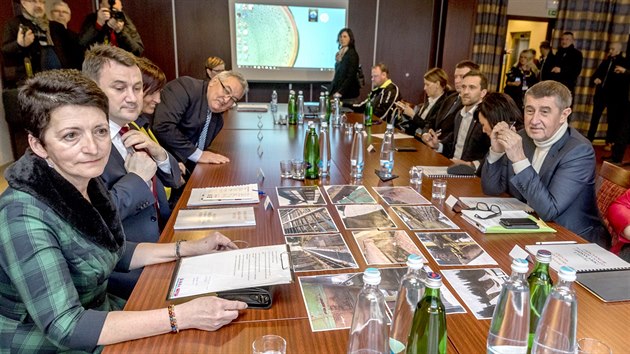 Premir Andrej Babi slbil pi jednn se zstupci Harrachova investovat do zchtralch sportovi a pl miliardy korun. (13. bezna 2018)
