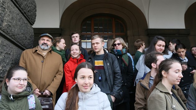 Duchovn Tom Halk na studentsk stvce na nmst Jana Palacha v Praze (15. bezna 2018)