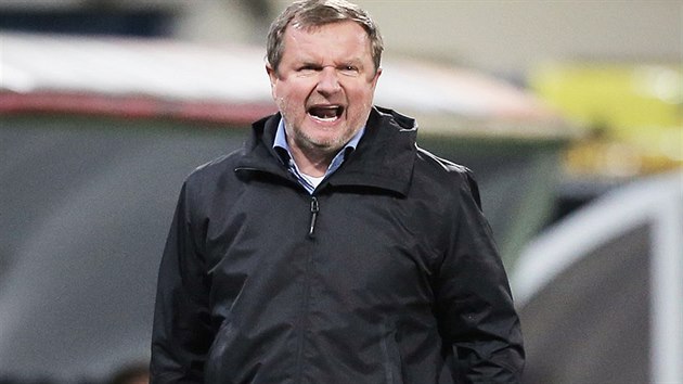 Plzesk trenr Pavel Vrba bhem osmifinlov odvety Evropsk ligy proti Sportingu Lisabon.