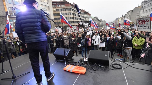 Účastníci demonstrace za odstoupení vlády Roberta Fica po vraždě novináře Jána Kuciaka na Václavském náměstí v Praze (16.3.2018).