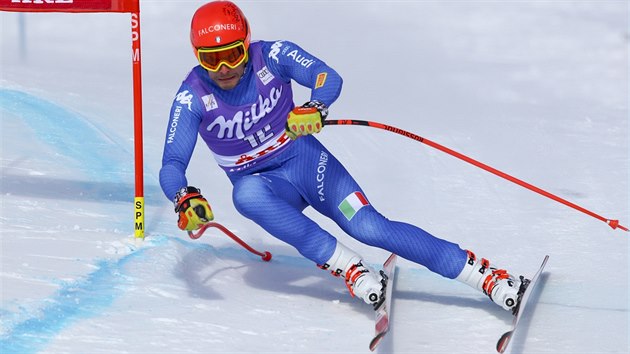 Italský lyžař Christof Innerhofer v superobřím slalomu v Aare.