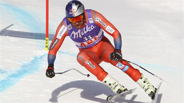 Norský lyžař Aksel Lund Svindal na trati superobřího slalomu v Aare.