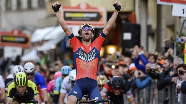 Vincenzo Nibali projd vtzn clem zvodu Miln - San Remo.