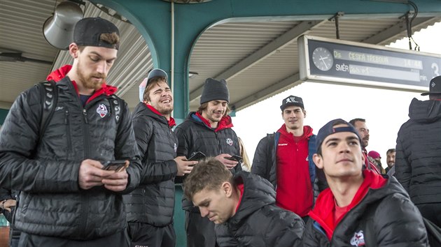 Hokejisté Dynama Pardubice odjíždí na zápas play off do Třince.