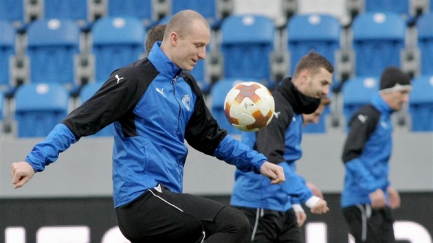 Plzesk fotbalista Michael Krmenk na trninku ped zpasem se Sportingem Lisabon.