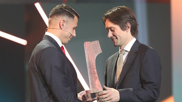 Tomáš Rosický (vpravo) během vyhlašování ankety Fotbalista roku.