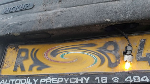 Hlídka zastavila na Rychnovsku řidiče Škody Pickup ve špatném technickém stavu.