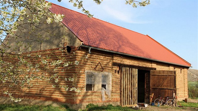 Obec zskala stodolu piblin ped osmi lety pot, co zemela pvodn majitelka usedlosti.