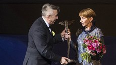 Herečka Daniela Kolářová obdržela na Febiofestu čestnou trofej Kristián. (15....
