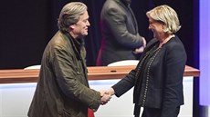 Pedsedkyn Národní fronty Marine Le Penová se zdraví s bývalým poradcem...