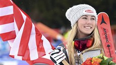 S VLAJKOU. Slalom SP v Ofterschwangu ovládla americká lyaka Mikaela...